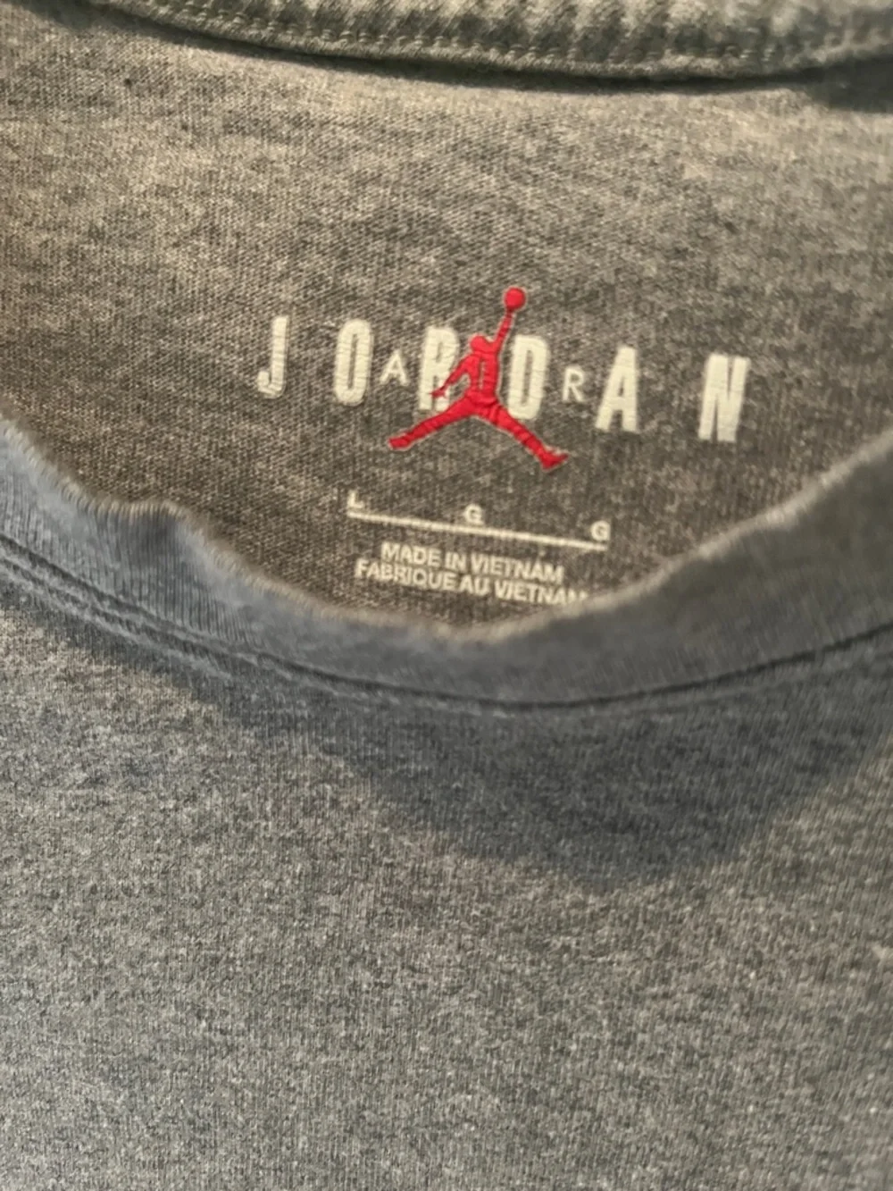 Men’s JORDAN Gray Short-Sleeve Crewneck T-Shirt with Jumpman Logo